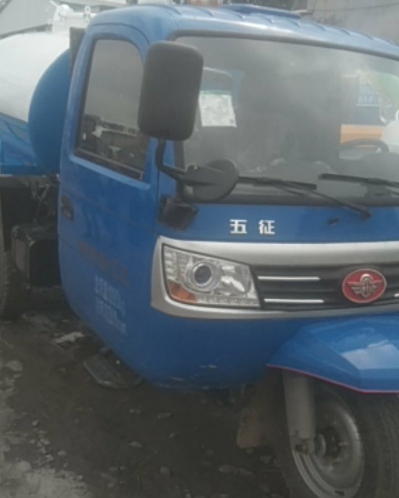 五征全封闭三轮吸粪车吸粪车，3方大灌农用吸粪车
