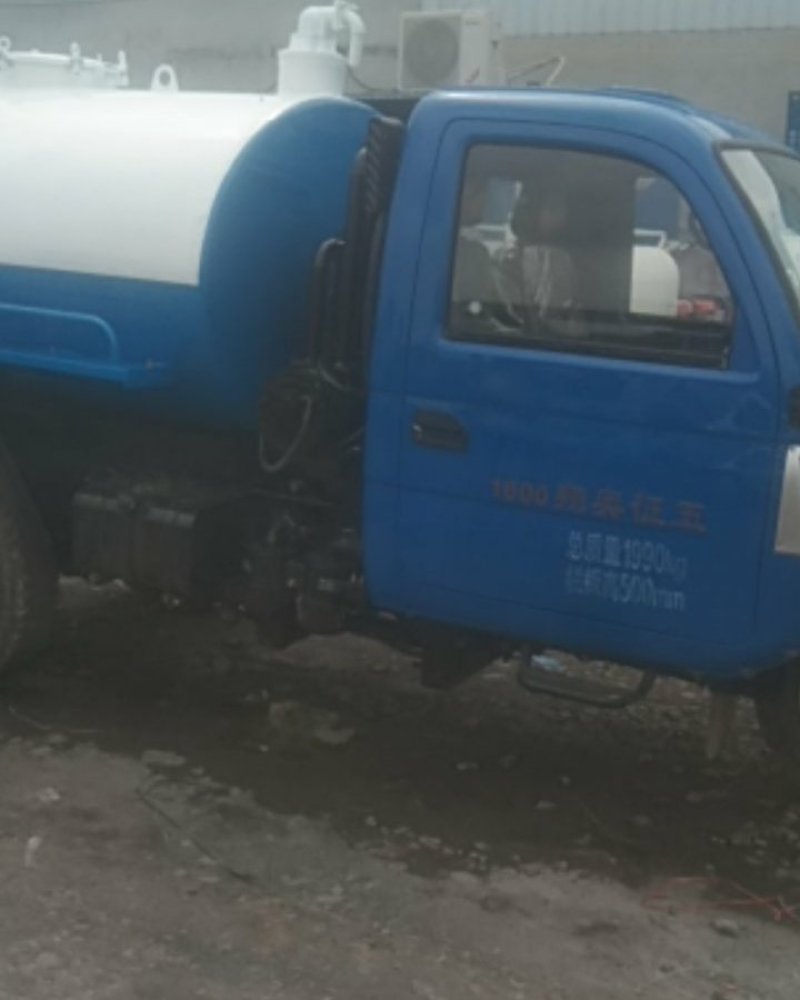五征全封闭三轮吸粪车吸粪车，3方大灌农用吸粪车