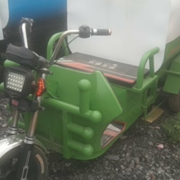 喷洒设备电动三轮洒水车