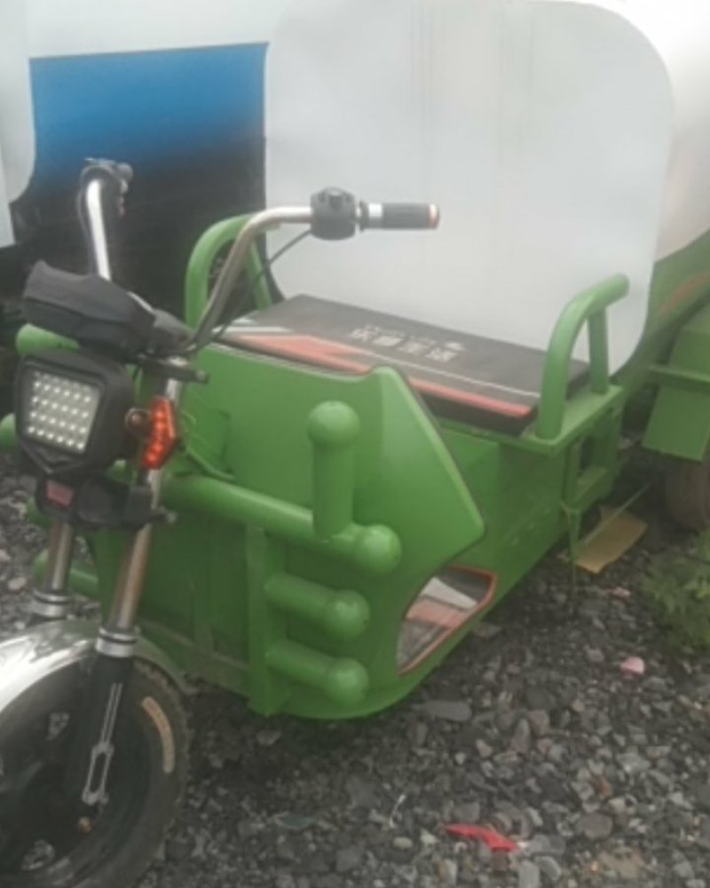 喷洒设备电动三轮洒水车