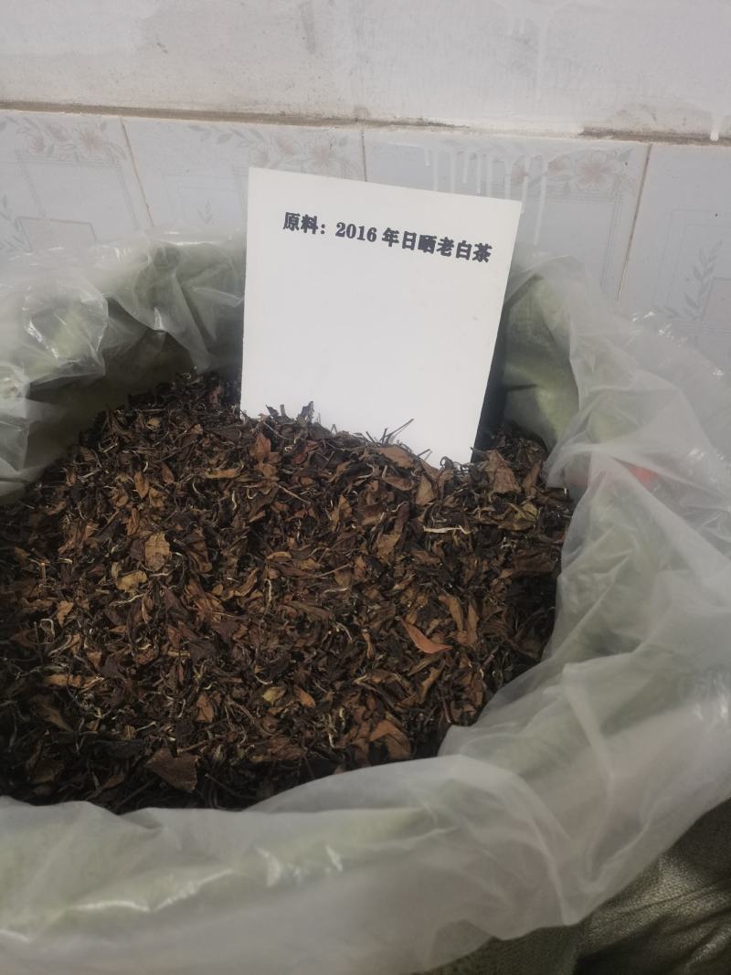 自家茶园产福鼎大白茶，15、16年茶叶加工成350g茶饼