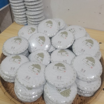 自家茶园产福鼎大白茶，15、16年茶叶加工成350g茶饼