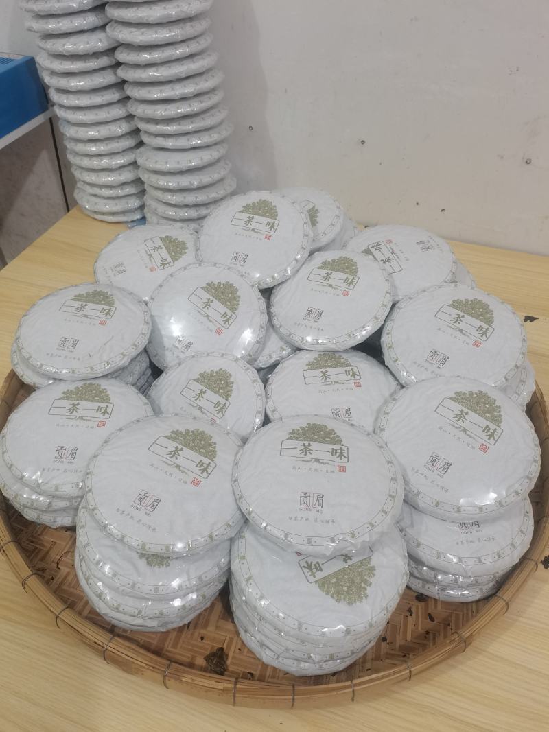 自家茶园产福鼎大白茶，15、16年茶叶加工成350g茶饼