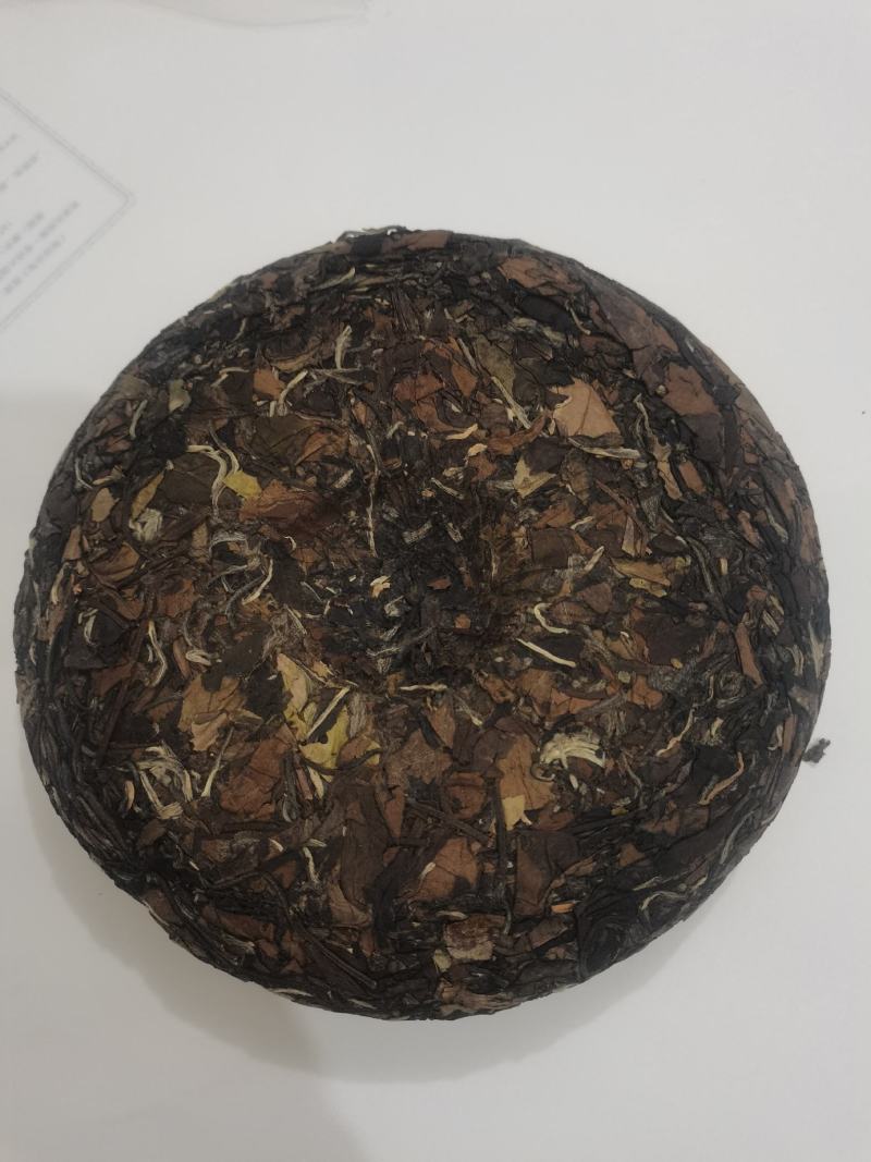 自家茶园产福鼎大白茶，15、16年茶叶加工成350g茶饼