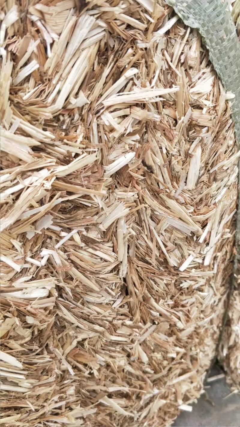 麦秸草，小麦秸秆，牛草全部二次柔丝除尘压块加工