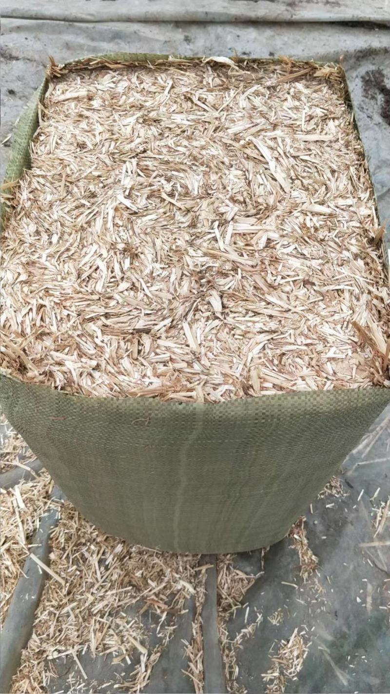 麦秸草，小麦秸秆，牛草全部二次柔丝除尘压块加工