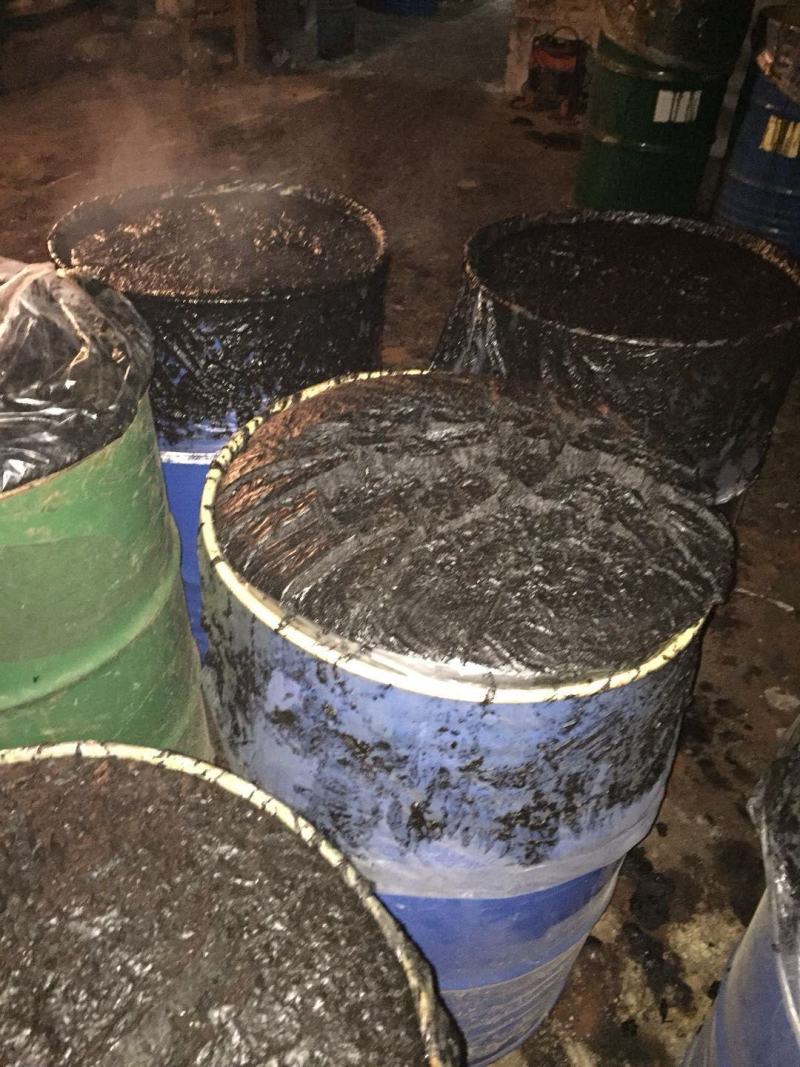 鱿鱼膏，生产虾料，螃蟹料，钓鱼料，添加的好原料起到诱食