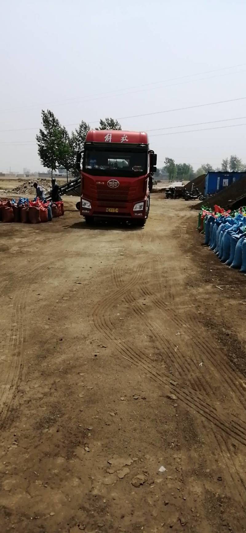 营养土草炭土发酵鸡粪肥料大量供应厂家直销