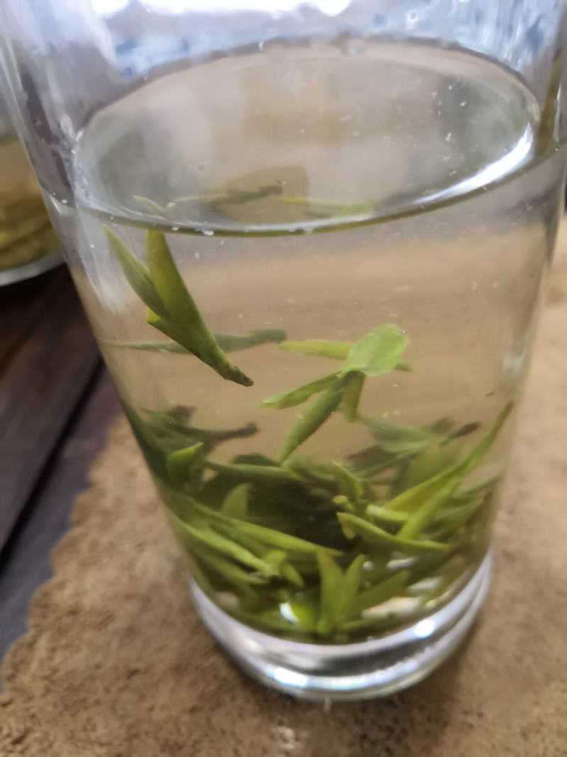 新茶西湖龙井，口感杠杠的，芽头漂亮香味浓，发货全国，包邮