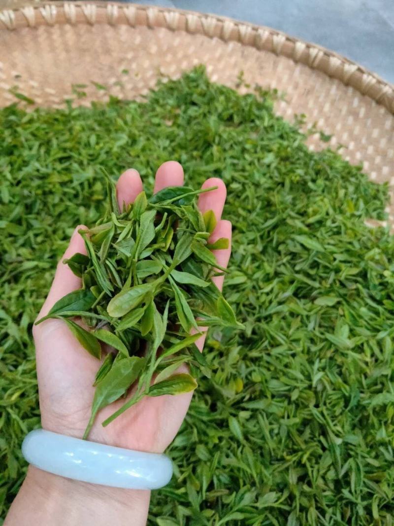 新茶西湖龙井，口感杠杠的，芽头漂亮香味浓，发货全国，包邮