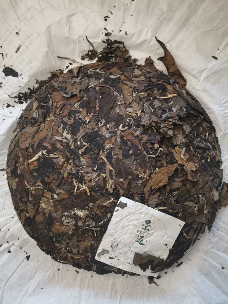 云南景迈大叶种白茶饼