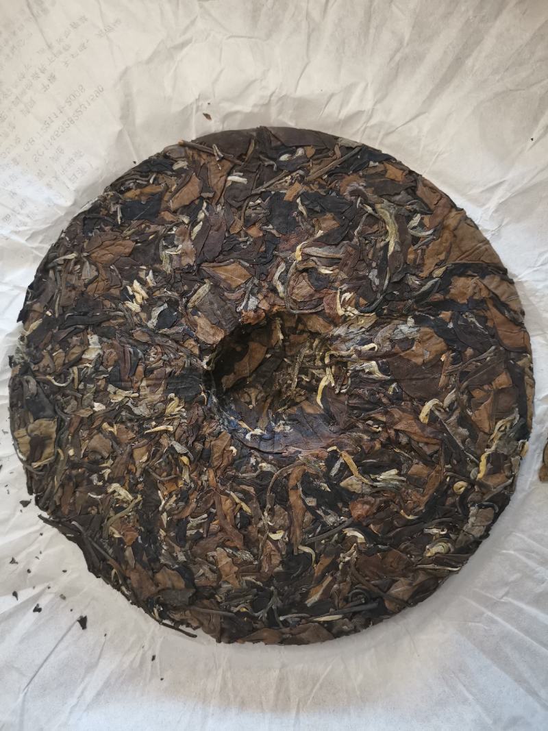 云南景迈大叶种白茶饼