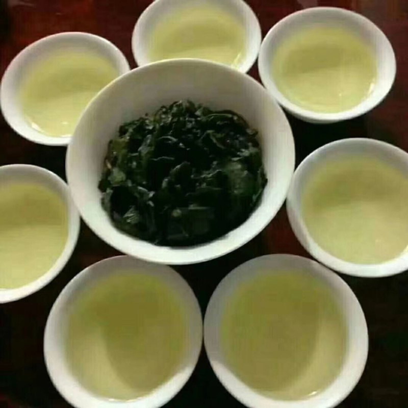 购买一斤茶叶送一套茶具挑任选。任选不满意，包退换。