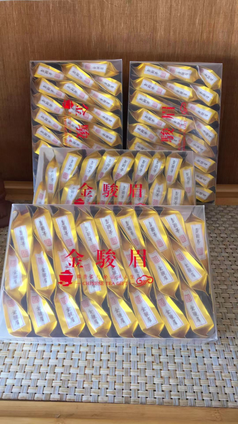购买一斤茶叶送一套茶具挑任选。任选不满意，包退换。
