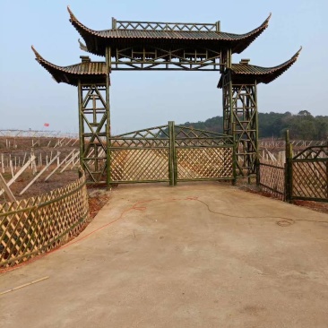 竹木建造竹护栏，竹亭，竹大门