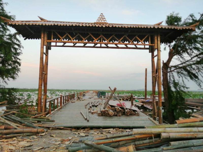 竹木建造竹护栏，竹亭，竹大门