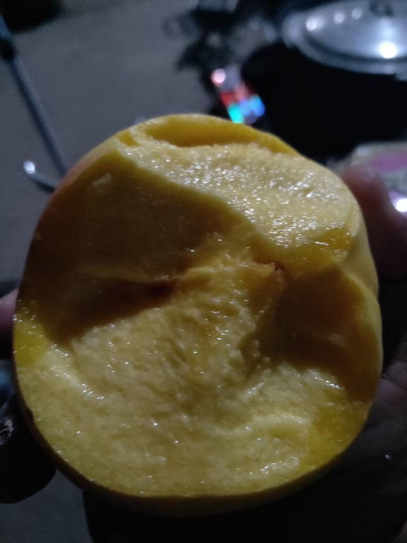 黄金桃甜黄金桃大量上市了