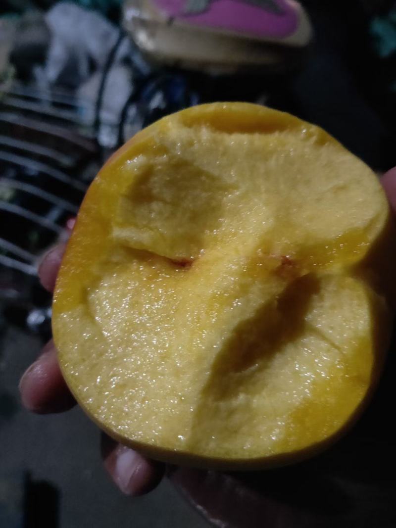 黄金桃甜黄金桃大量上市了