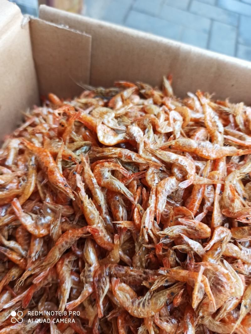 天然淡水大红虾配上煎饼一卷吃饱了还想在来一张好看新鲜好吃