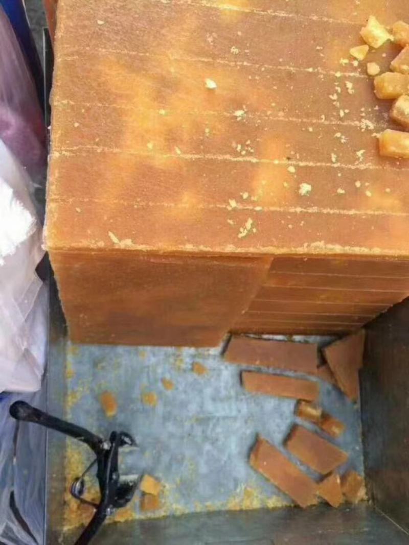 地摊热卖梨膏糖系列三种货价格也很多，具体的私聊