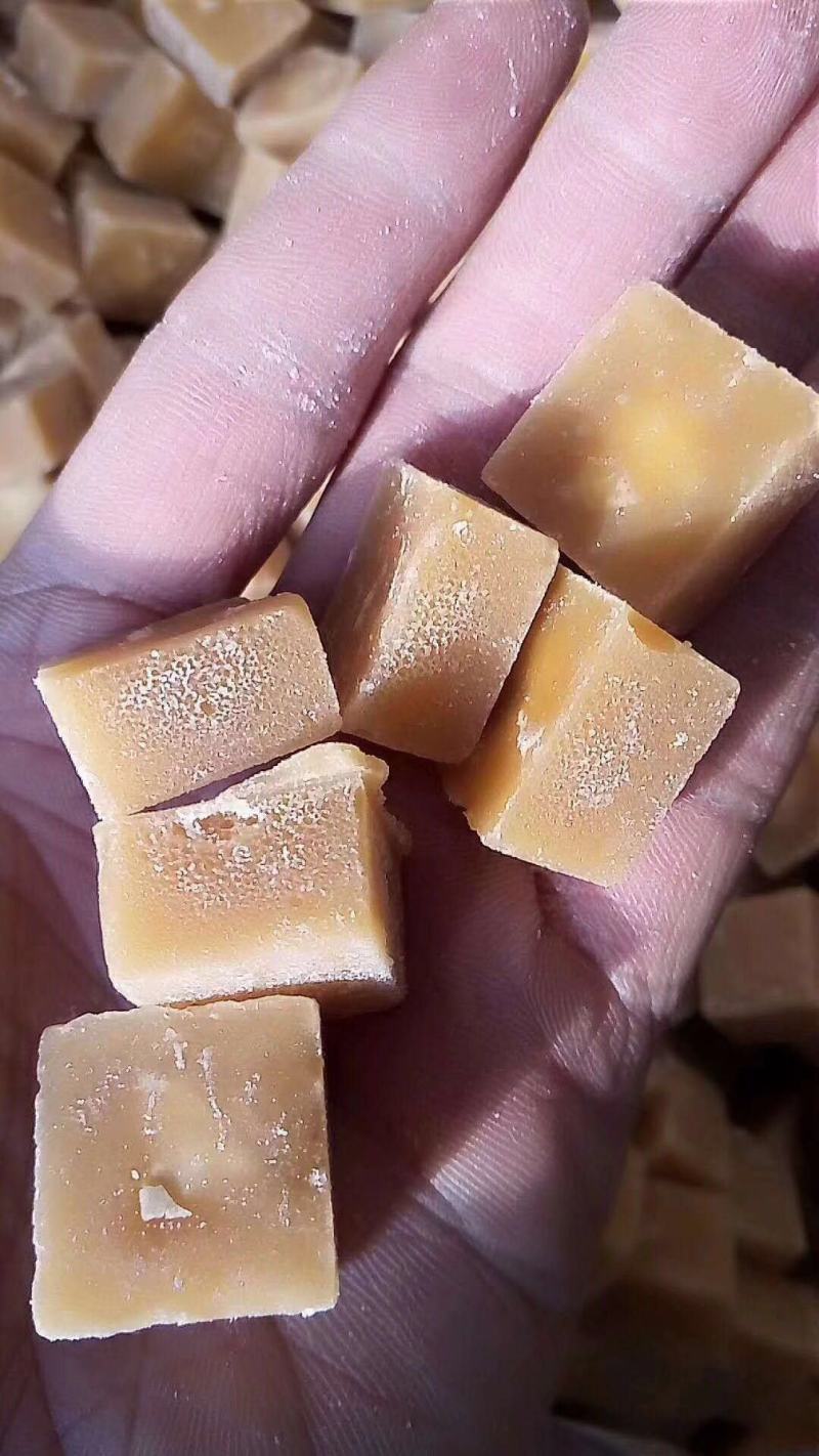 地摊热卖梨膏糖系列三种货价格也很多，具体的私聊