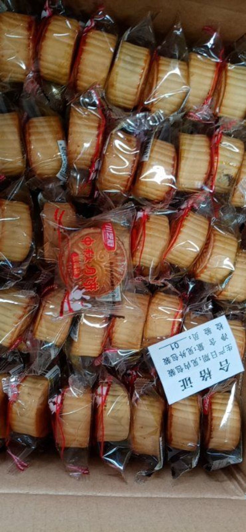 中秋节月饼厂家提前开始出货了，大家可以提前预定了