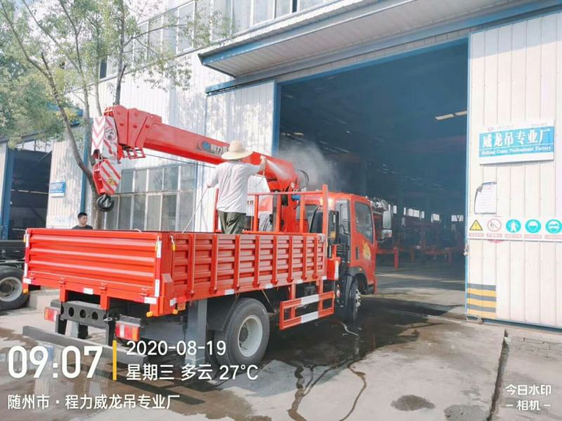 今日推荐:重汽豪曼蓝牌随车吊