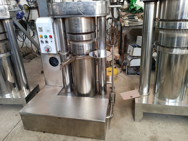 立式全自动芝麻核桃榨油机出油率高茶籽花椒籽液压榨油机