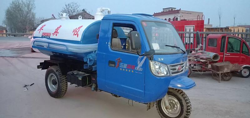 吸污车三轮吸粪车，二手吸污车，柴油三轮吸粪车