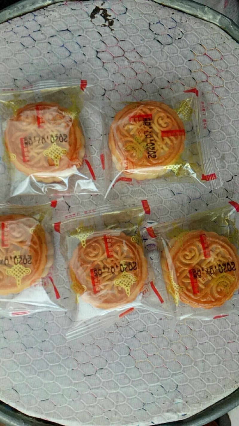 10个到25个一斤小月饼批发，大量现货，日产十吨，