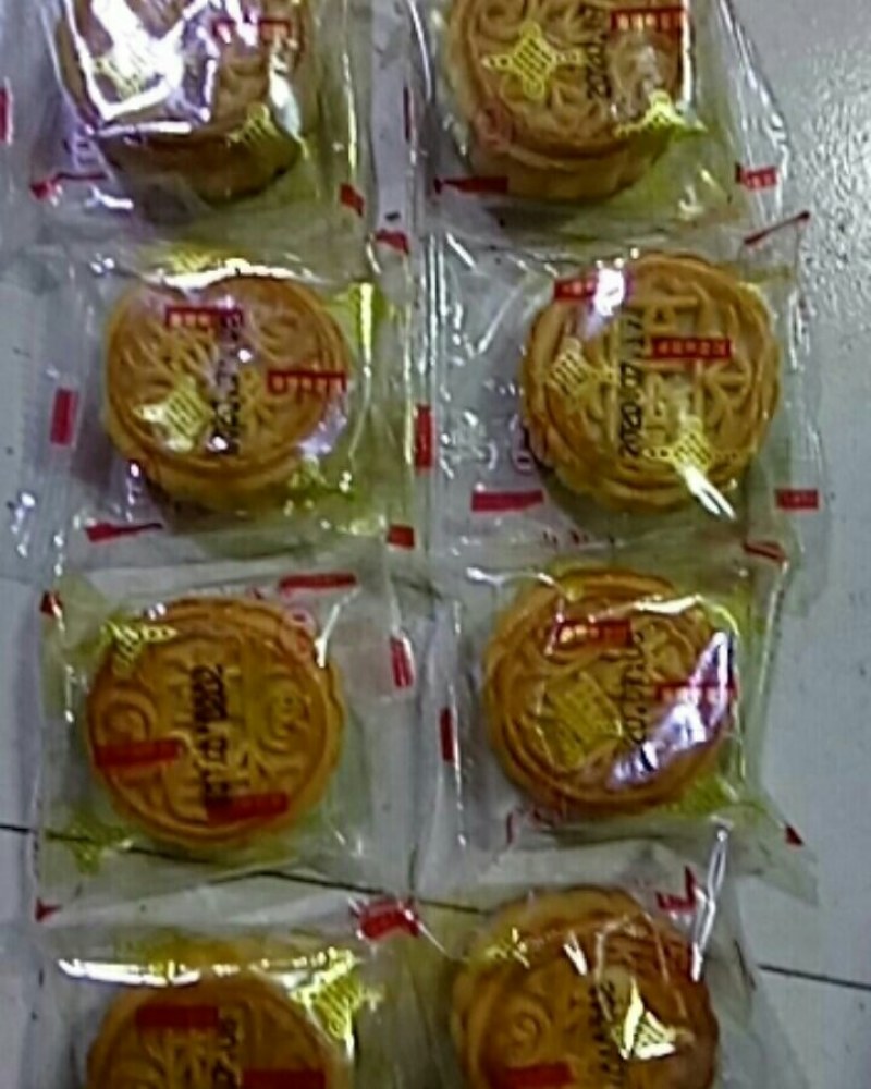 10个到25个一斤小月饼批发，大量现货，日产十吨，