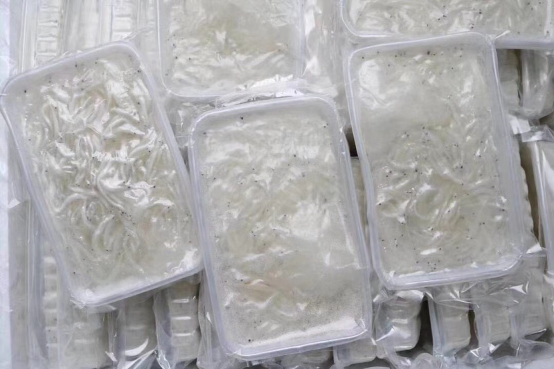 小银鱼盒装净重200克