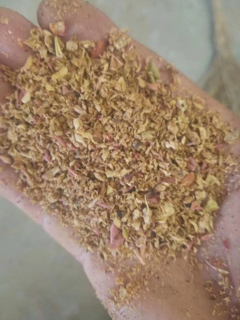苹果渣，适口性很好，提高采食量，维生素含量高，营养丰富。