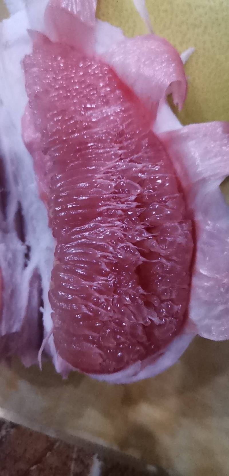 三红蜜柚子，口感好水份足，颜色好看。