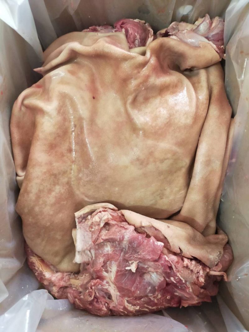 剔骨带皮羊肉，带皮羊肉，感兴趣的欢迎光临！量大从优。