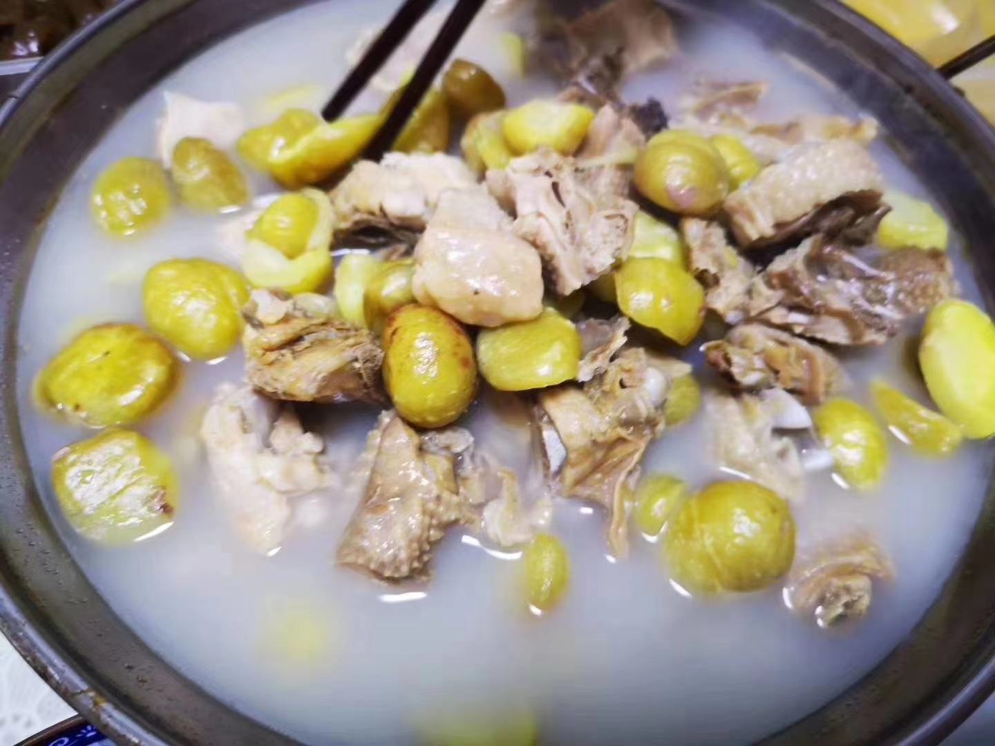 栗子炖鸡成品图