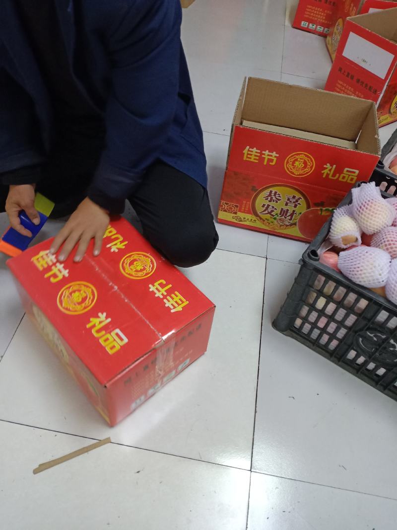 【包邮】精品万荣纸袋花冠苹果脆甜多汁颜色嫩红亮果园现摘现发