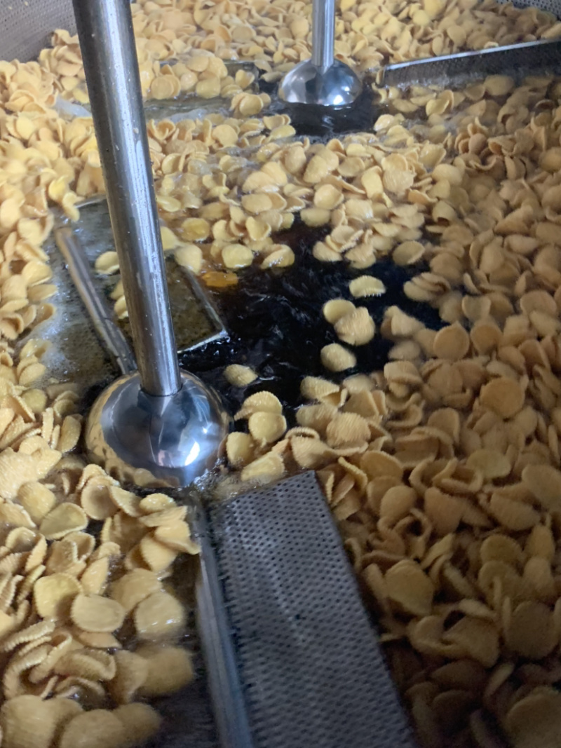 小米煎饼厂家直批小米锅巴小米煎饼厂家批发散装零食地摊热卖