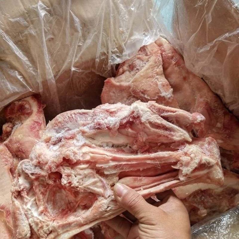 生猪头带骨猪头鲜冻去耳去舌劈半猪头带箱20斤