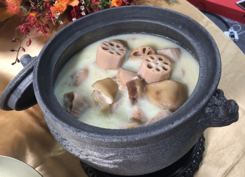 洪湖特产，湖之味莲藕，清香可口，粉不掉渣，常年提供货源