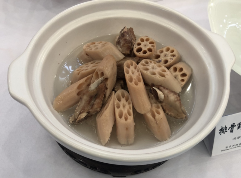 洪湖特产，湖之味莲藕，清香可口，粉不掉渣，常年提供货源