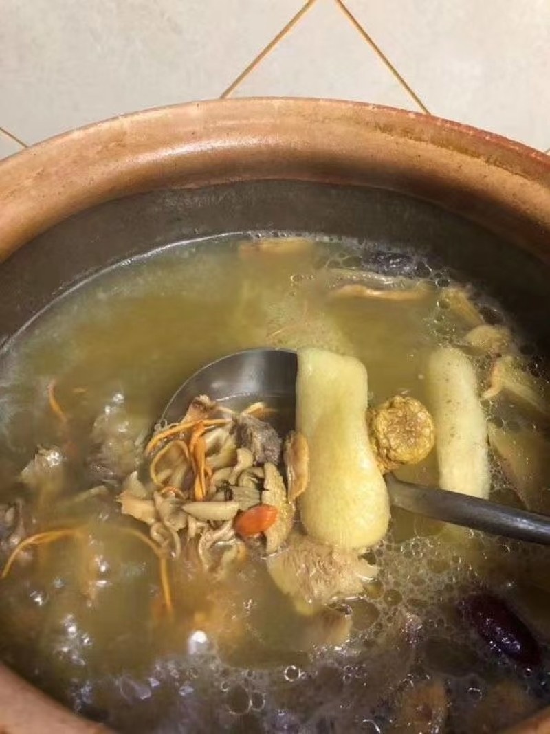 云南高原土特产菌类汤包带加工。各种菌类按客服要求分装，