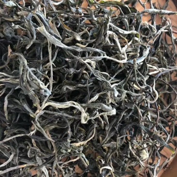 云南普洱茶古树茶单株。纯手工制作润滑口感香甜，耐泡。
