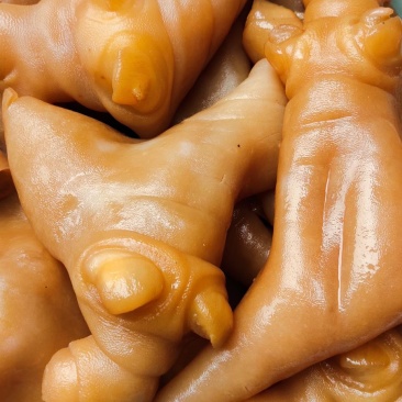 【熟食牛皮】五香牛蹄皮，质量好，50斤一件起发，许要联系