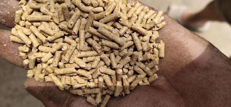 销售熟化草颗粒料牛羊马骆驼兔鹅草颗粒大量供应