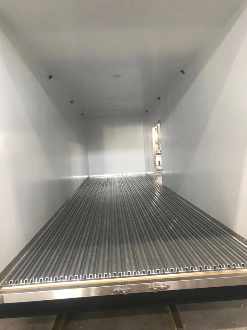 东风天锦小三轴前四后四冷藏车