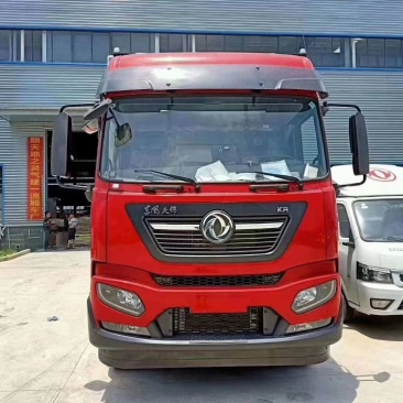 东风天锦小三轴前四后四冷藏车