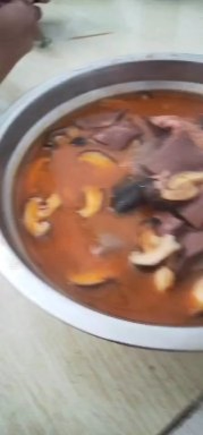牛肉片，一般水煮牛肉片比较好，火锅也可以，免浆牛肉片