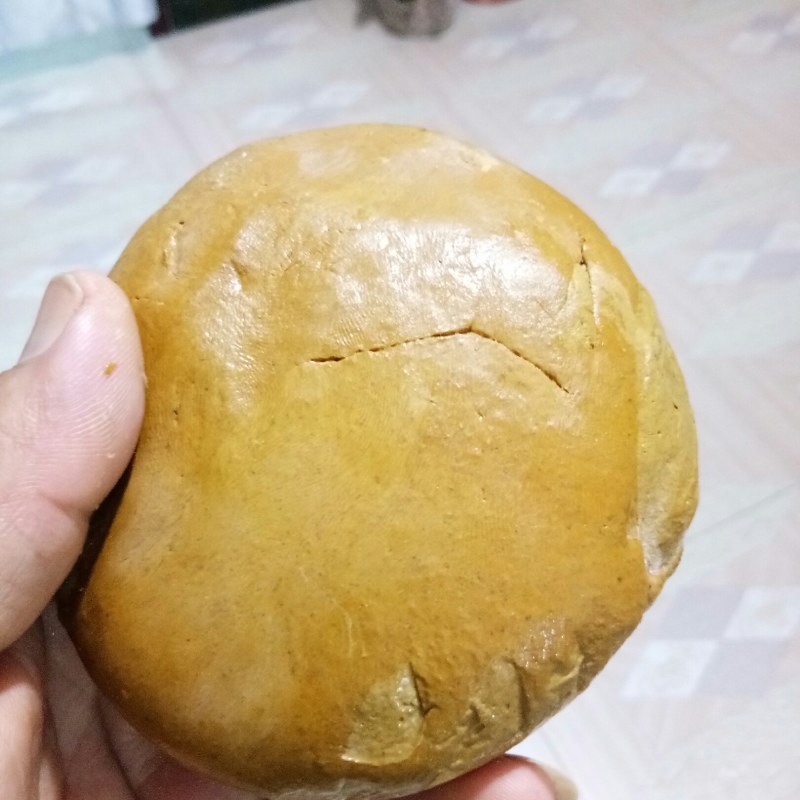 自己家养殖纯蜂胶，有两种，原始胶和提纯的胶，
