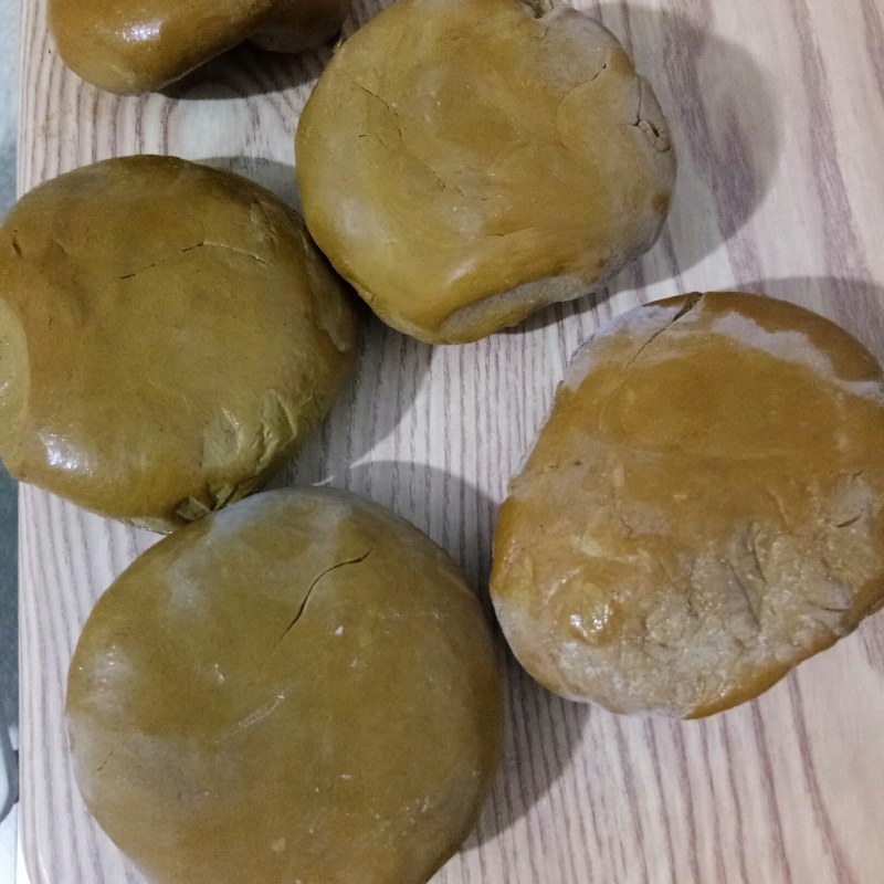 自己家养殖纯蜂胶，有两种，原始胶和提纯的胶，